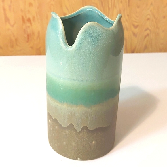Handmade Ceramic Graduated Neutral Vase - Picture 2 of 13